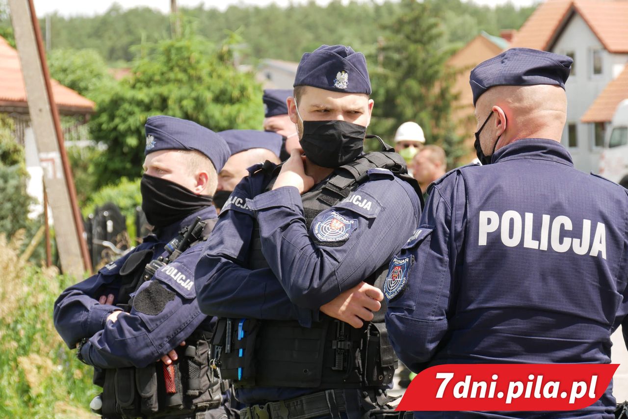 Policja kontroluje czy w sklepach nosimy maseczki