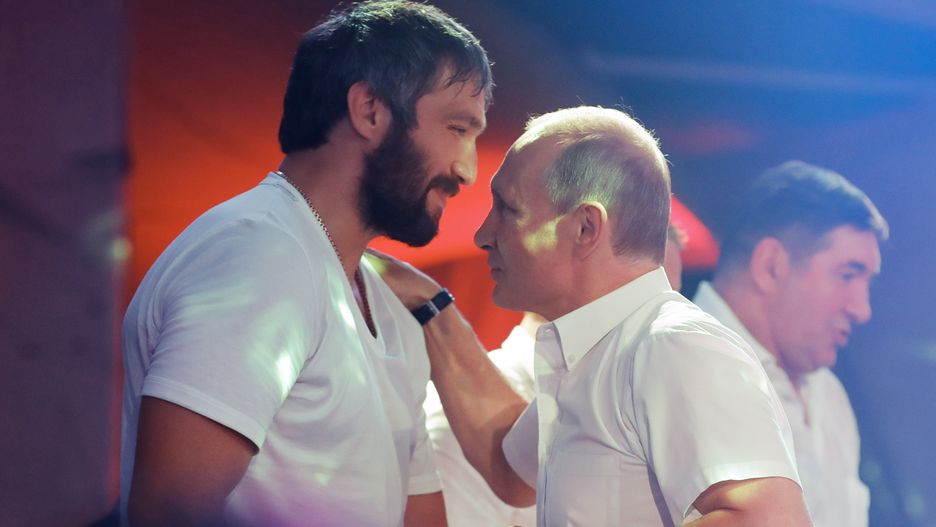 Aleksander Owieczkin i Władimir Putin podczas turnieju sambo w Soczi