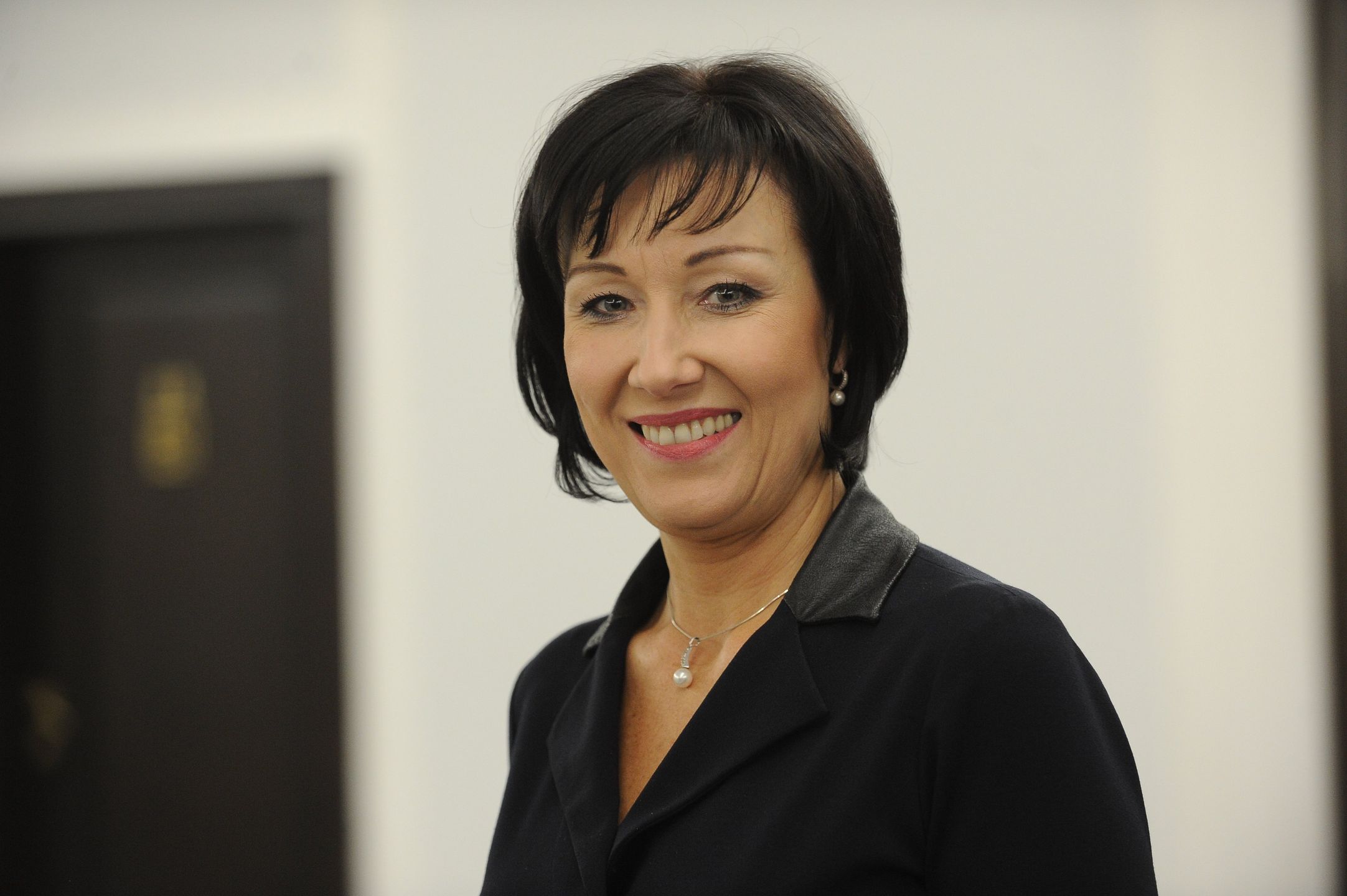 Ktoś zniszczył wejście do biura senator PiS Małgorzaty Kopiczko