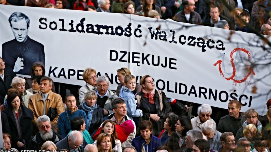 Ks. Jerzy Popiełuszko był kapelanem warszawskiej Solidarności. Jego zwłoki wyłowiono z zalewu na Wiśle koło Włocławka