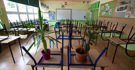 Szkoła duchów na Podlasiu. Wyremontowany budynek, boisko orlik, ale brak uczniów i dyrektora