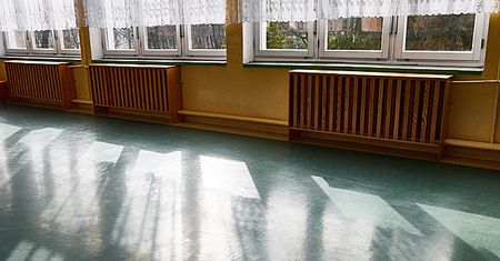 Elbląg: 13-latek poparzony kwasem na lekcji chemii