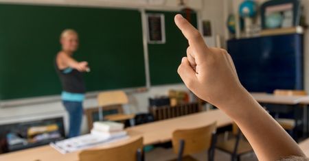 "Mój nauczyciel jest gejem". Sprawdziliśmy, czy Polacy chcieliby to usłyszeć od dzieci