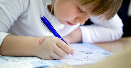 Kursy językowe. Wystrzegaj się tego w umowach ze szkołami