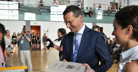 Był asem z historii i grał w ping-ponga. Odwiedziliśmy liceum Mateusza Morawieckiego