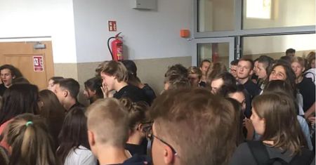 Tłok w szkołach. "Jak kurczaki w klatce"