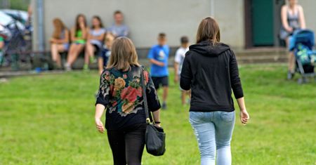 Kalendarz z roznegliżowanymi kobietami nagrodą dla dzieci