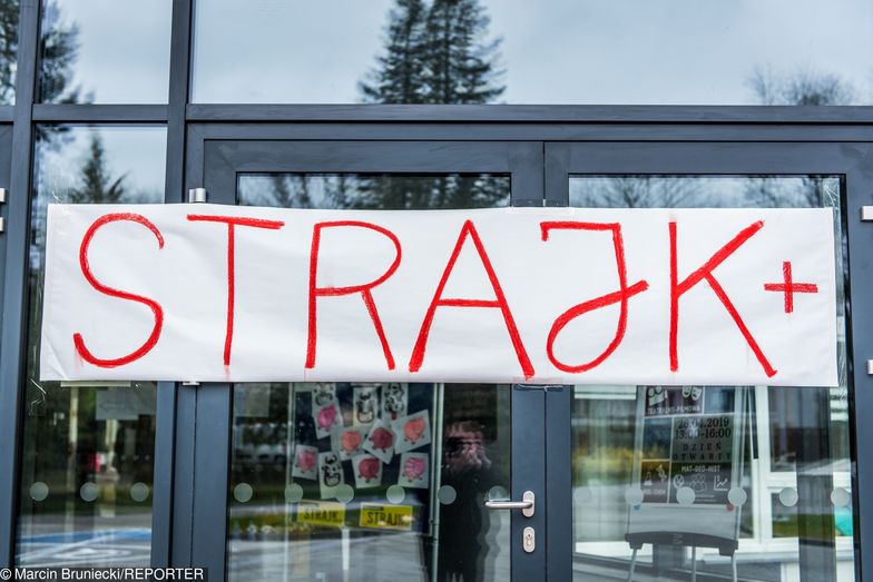Strajk nauczycieli. Niskie pensje sprawiają, że młodzi ludzie nie chcą pracować w szkołach