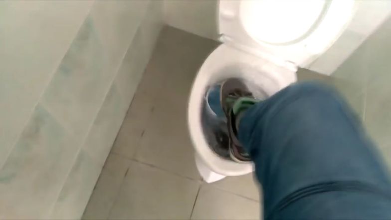 Demolka w szkolnym WC. Gimnazjaliści wrzucili oburzające nagranie do sieci