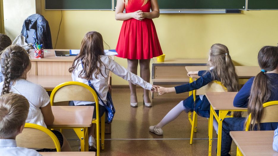 Nauczyciele często dorabiają jako korepetytorzy. - Pracowalibyśmy chętnie tylko w szkole. Ale zarabiamy tam mniej niż kasjerzy - tłumaczą