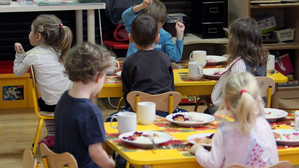 Dzieci z Kątów Wrocławskich mogą się cieszyć z wcześniejszego odbierania z przedszkola. Dla rodziców to jednak spore wyzwanie