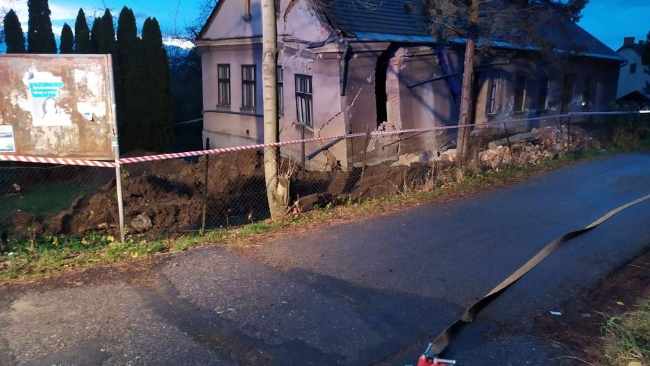Cieszyn. Budynek starego przedszkola przy ul. Kościelnej uległ częściowemu zniszczeniu 