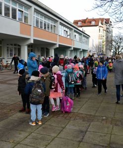 Kołobrzeg: Ewakuacja szkoły. Robotnicy znaleźli pocisk moździerzowy