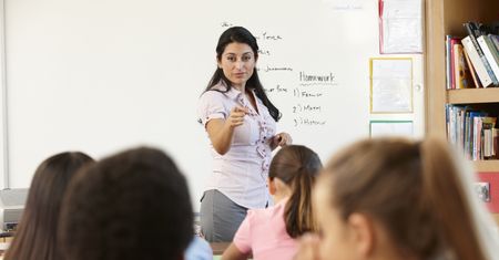 Mniej nauczycieli i zwiększanie klas. Samorządy przygotowują strategię na nowy rok szkolny