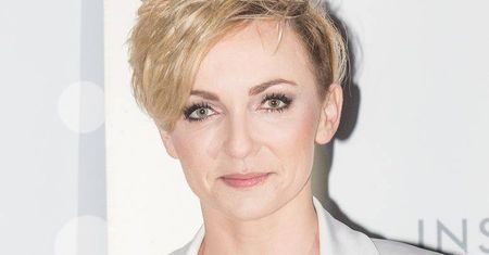 Ania Wyszkoni w skórzanych metalicznych spodniach. Zestawiła je z asymetryczną marynarką [zdjęcia]