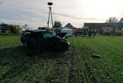 Łuszkowo. Wypadek na DW 432. Nie żyje kobieta, 6 osób rannych. Interweniował LPR