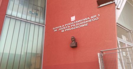 Odra w Pruszkowie. Władze miasta: Szkoła została zdezynfekowana