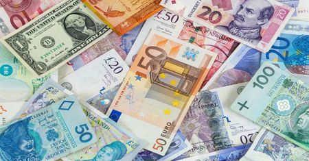 Złoty traci do euro i franka. Umacnia się do coraz słabszego funta