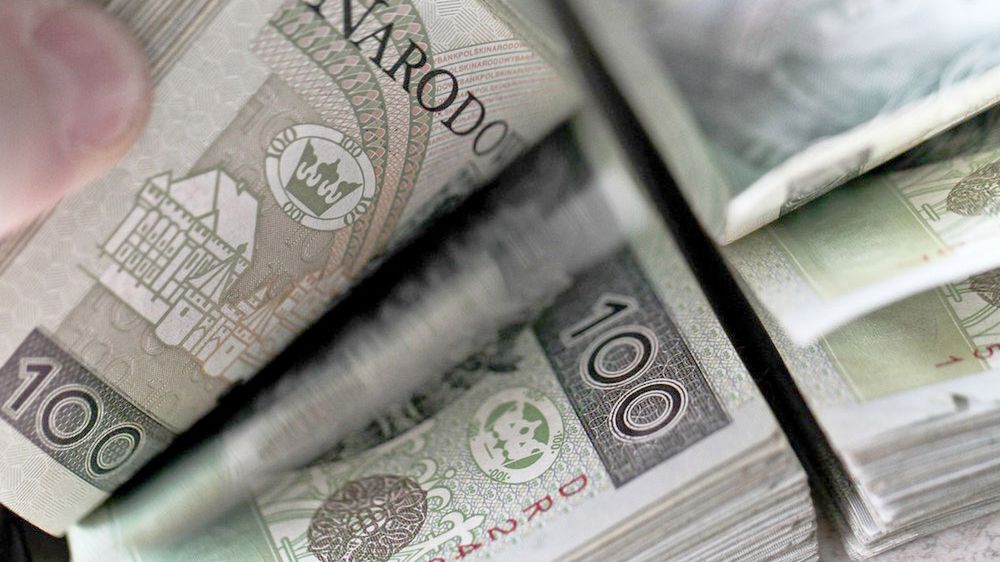 Papierowe 100 zł jest najpopularniejszym banknotem w Polsce