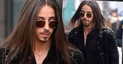 Michał Szpak szpanuje klatą przed studiem "Dzień Dobry TVN"! Spod tej koszulki widać wszystko!