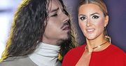 Michał Szpak podgląda stylizacje Karoliny Szostak? Założył taką samą pelerynę na świąteczny koncert!