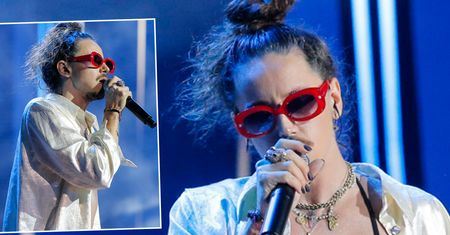 Earth Festival. Michał Szpak nagle rozpiął koszulę. To, co skrywał pod nią, zszokowało widzów