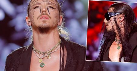 Sopot 2021. Michał Szpak w żałobnej stylizacji i… z biustonoszem. Tak kobiecy nigdy nie był