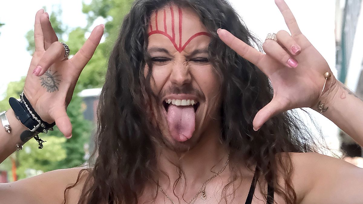 Michał Szpak w skórzanym komplecie z wycięciami. Sporo odsłonił przed fankami!