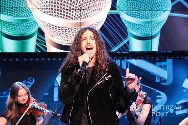Michał Szpak - Color of Your Life, Świat się kręci