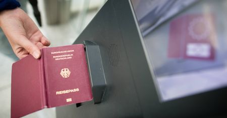 Niemcy. Polacy wciąż marzą o niemieckim paszporcie