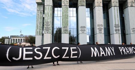 "Der Spiegel" o Polsce: pucz w Sądzie Najwyższym