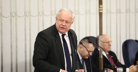Przymusowa emerytura dla sędziów w dwóch turach