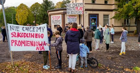 Protestowali przeciwko budowie wieży telefonii komórkowej
