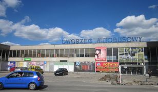 Policjanci odnaleźli 12-latkę na dworcu. Była wystraszona i zapłakana