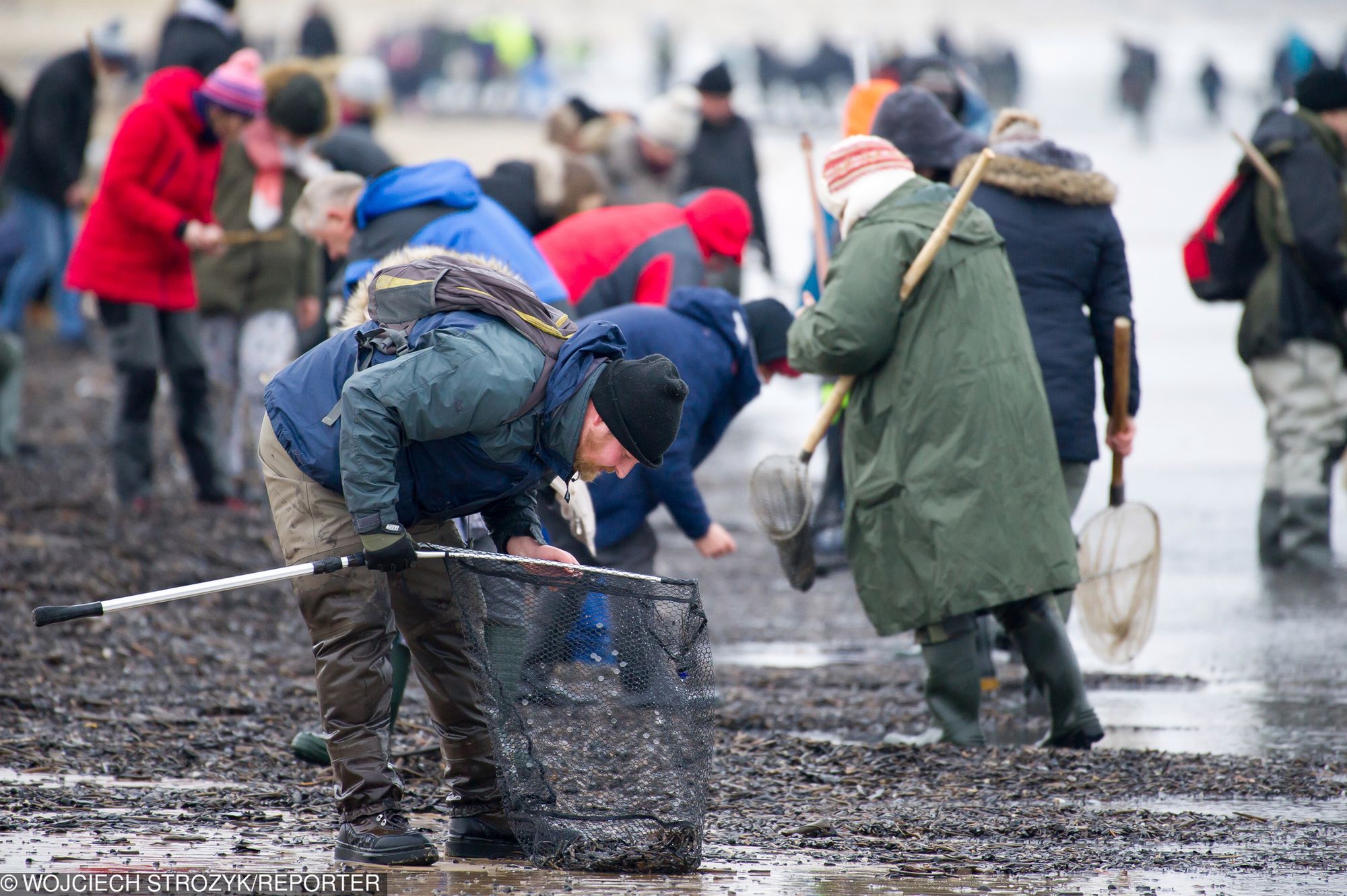 04.01.2018 Gdansk Sobieszewo Poszukiwanie bursztynu na plazy po ostatnim sztormie
Fot. Wojciech Strozyk/REPORTER 