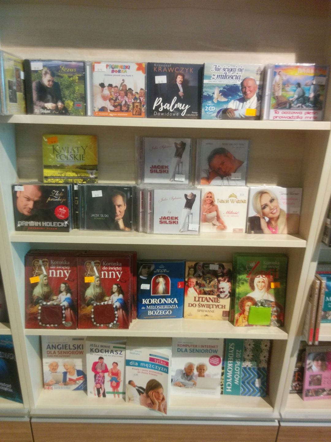 Księgarnia przy świątyni w Toruniu. 