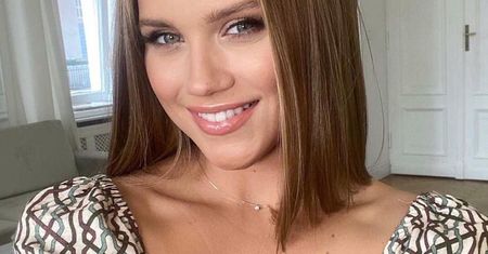 Agnieszka Kaczorowska karmi młodszą córeczkę piersią i jednocześnie zajmuje się starszą. Imponujący widok. „Kwintesencja macierzyństwa”