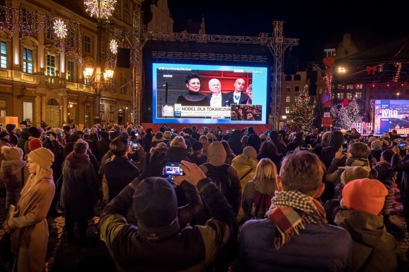 Wrocław: tak Wrocławianie uczcili Nobla dla Tokarczuk