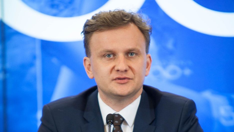 Wiceminister Bartosz Marczuk musiał odpowiedzieć na kilka trudnych pytań dotyczących 500+
