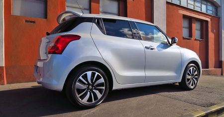 Suzuki wspomagane prądem. Jak działa miękka hybryda?