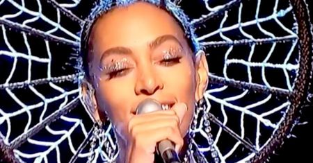 Fryzura Solange Knowles - 2 tys. kryształków i 50 godzin pracy