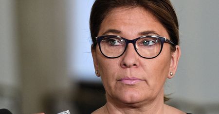 Mazurek odpowiada Schetynie. "Precz z POst-KOmuną"