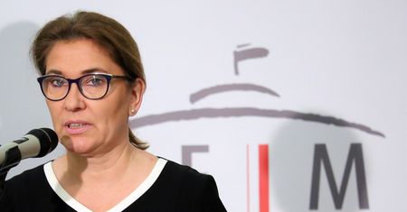 Strajk nauczycieli. Beata Mazurek zapewnia, że "wszystko jest pod kontrolą"