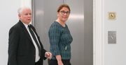 Zbliżenie na dowód osobisty Jarosława Kaczyńskiego. Beata Mazurek mówi, jak zareagował