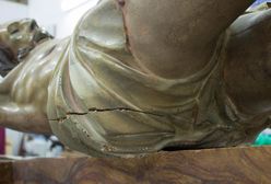 Pośladki rzeźby Jezusa skrywały tajemnicę. Znaleźli "kapsułę czasu"