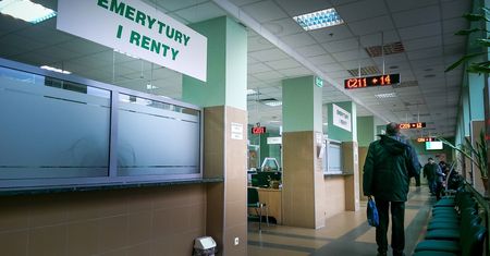 13. emerytura i renta. ZUS rozsyła listy z decyzjami o przyznaniu "trzynastek"