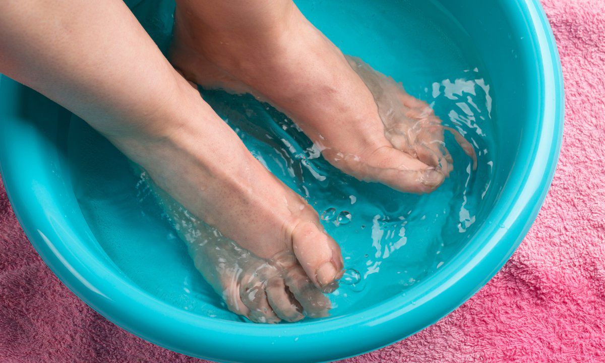 Zrób w domu kąpiel na trzy sposoby, a wrastający paznokieć stanie się wspomnieniem