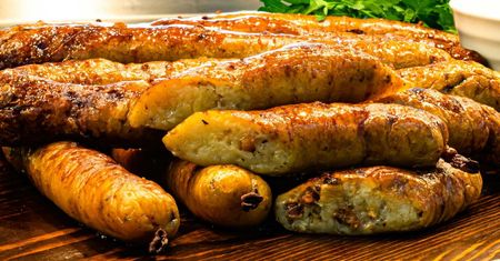 Nazwa budzi odrazę, smak zachwyca. Przyrumieniona skórka i dobrze doprawiony farsz