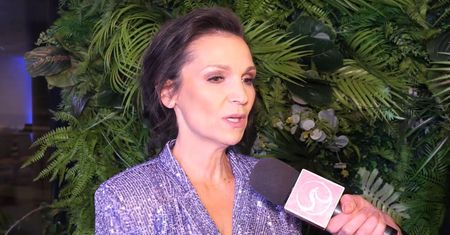 Rodzice Olgi Bończyk stracili słuch. Ona sama jest utalentowaną wokalistką. Mało kto wie, że ma sławnego brata! [WIDEO]