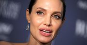 Angelina Jolie zabrała swoje córki do obozu dla uchodźców syryjskich! Poruszona do łez i bez makijażu, ale wciąż piękna!